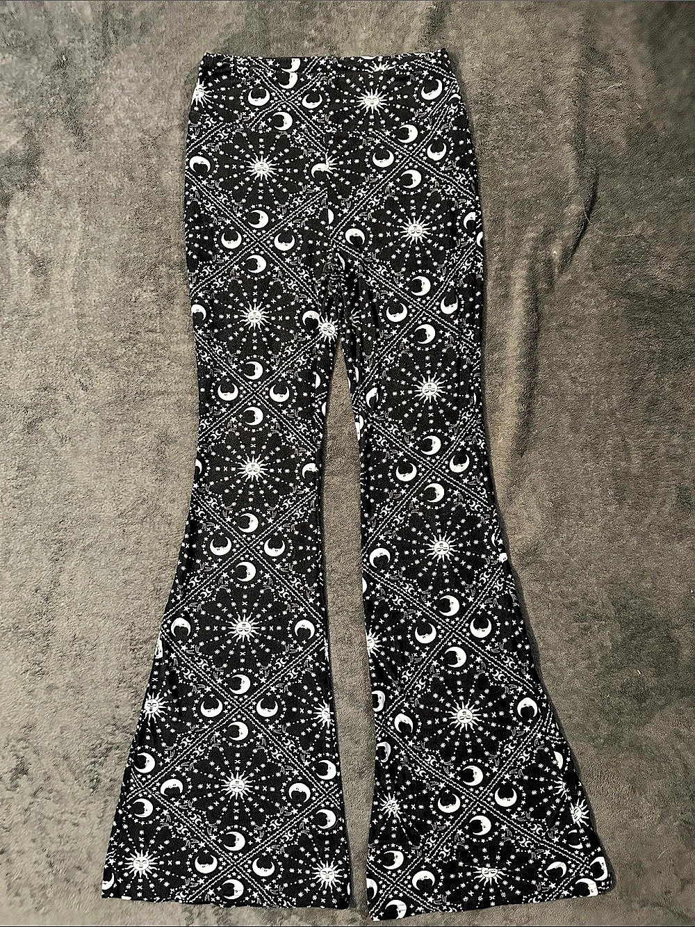 NO BOUNDARIES Celestial Sun Moon Stars Flare Pants Black & White Small